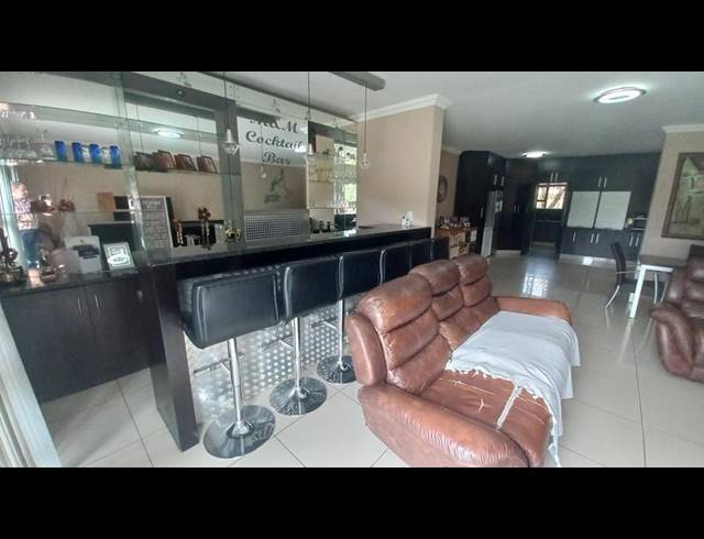 4 BEDROOM TOWNHOUSE FOR SALE IN THREE RIVERS